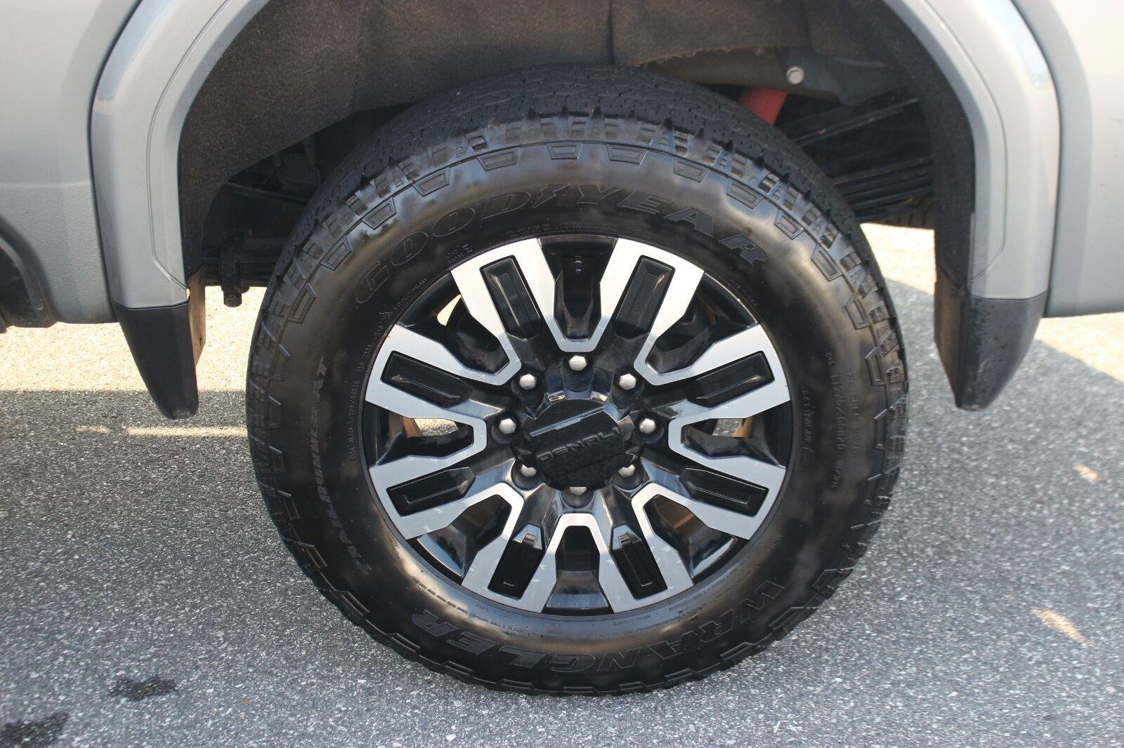 Used 2024 Sterling Metallic GMC Denali Ultimate image 41
