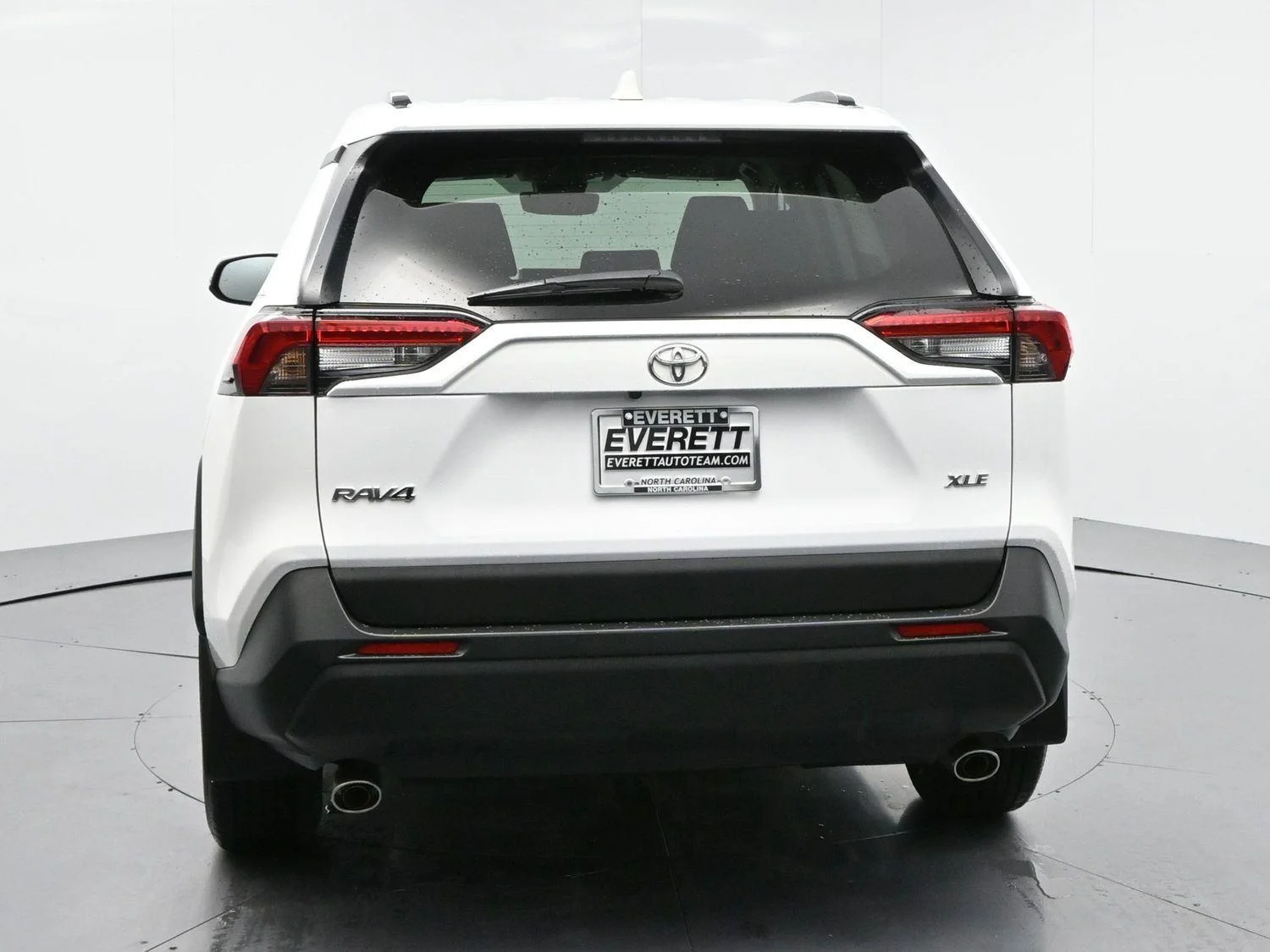 Used 2025 White Toyota XLE image 6