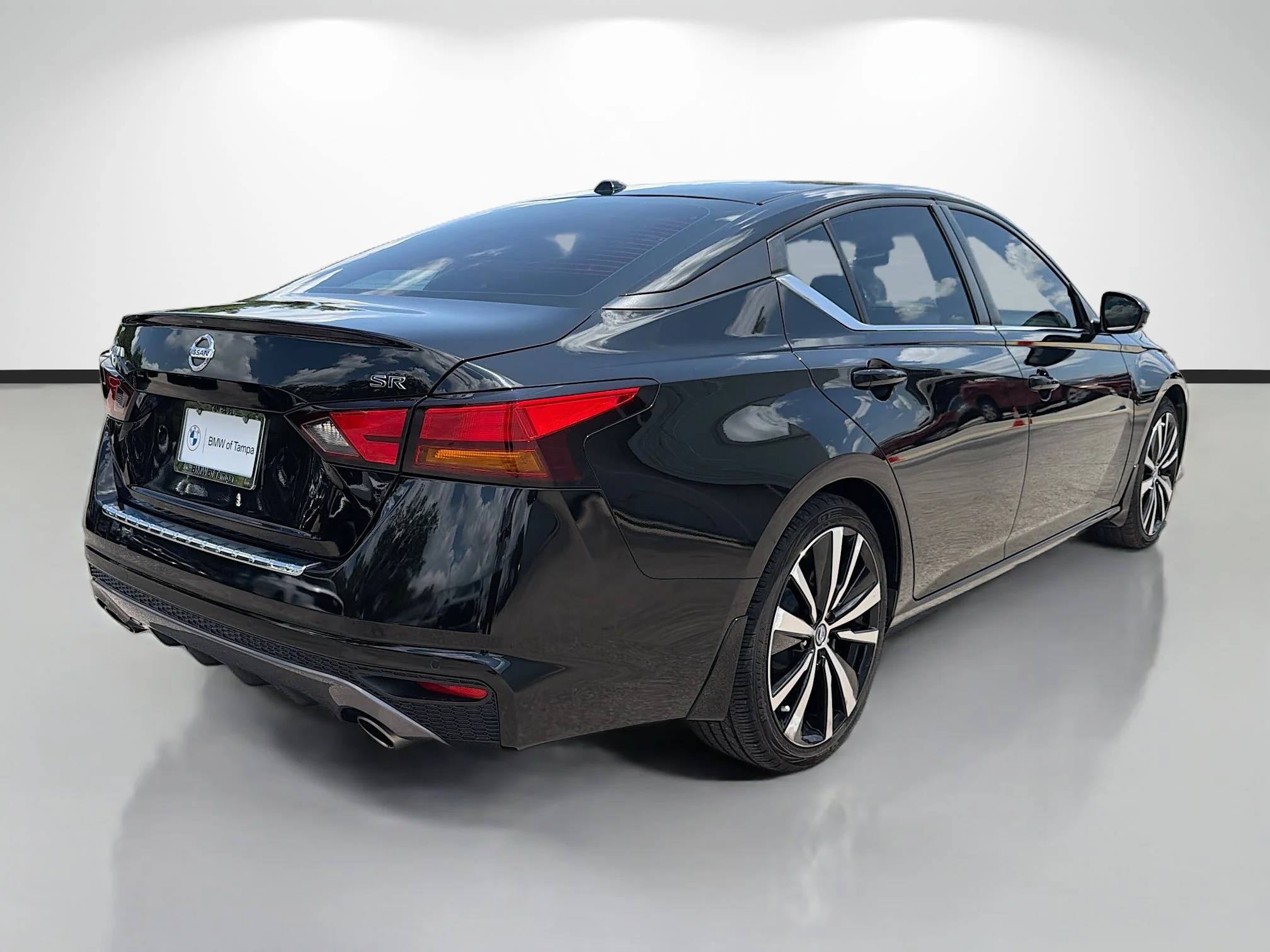 Used 2020 Super Black Nissan 2.5 SR image 3