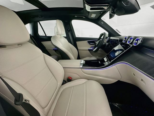 New 2027 Polar White Mercedes-Benz GLC 300 image 28