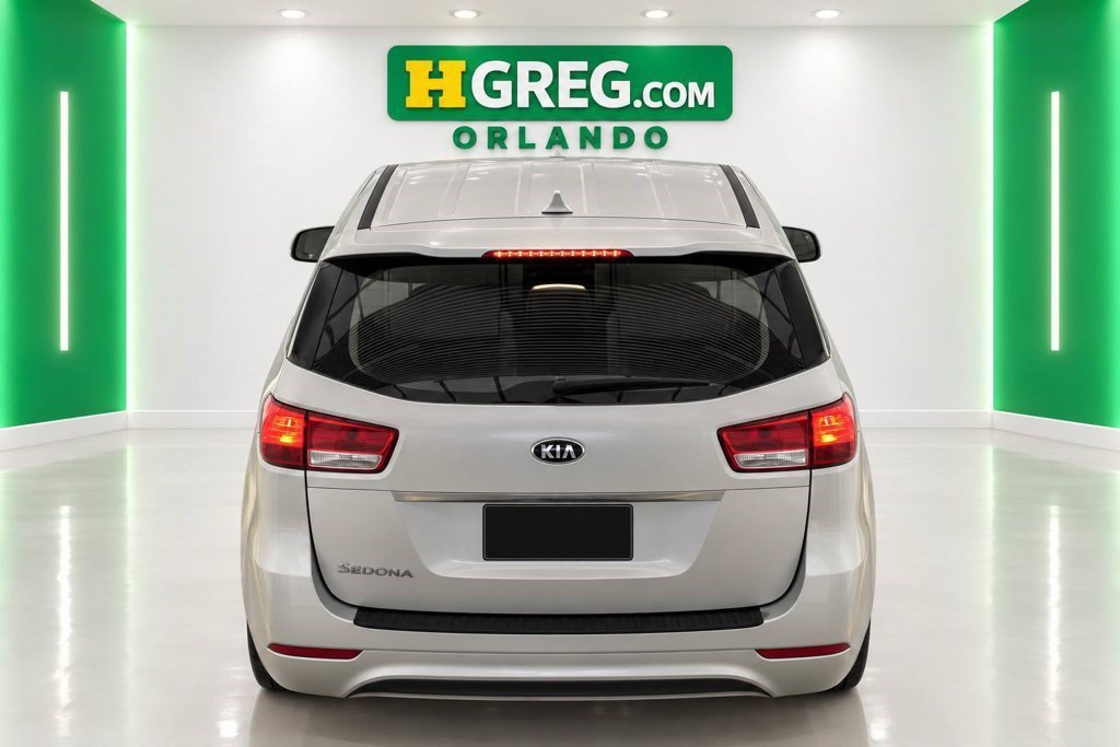 Used 2018 Silky Silver Kia L image 6
