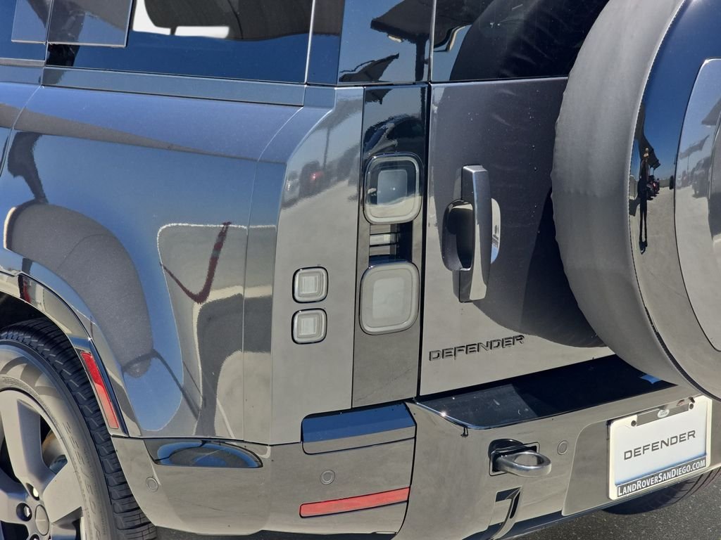 New 2026 Carpathian Grey Land Rover X-Dynamic SE image 36