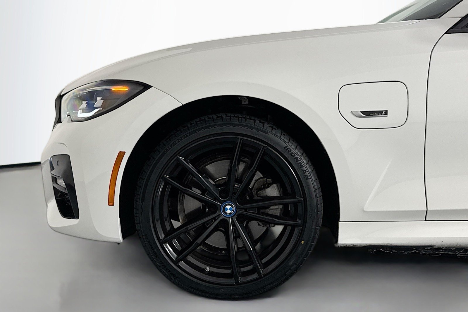 Used 2022 Alpine White BMW 330e image 10