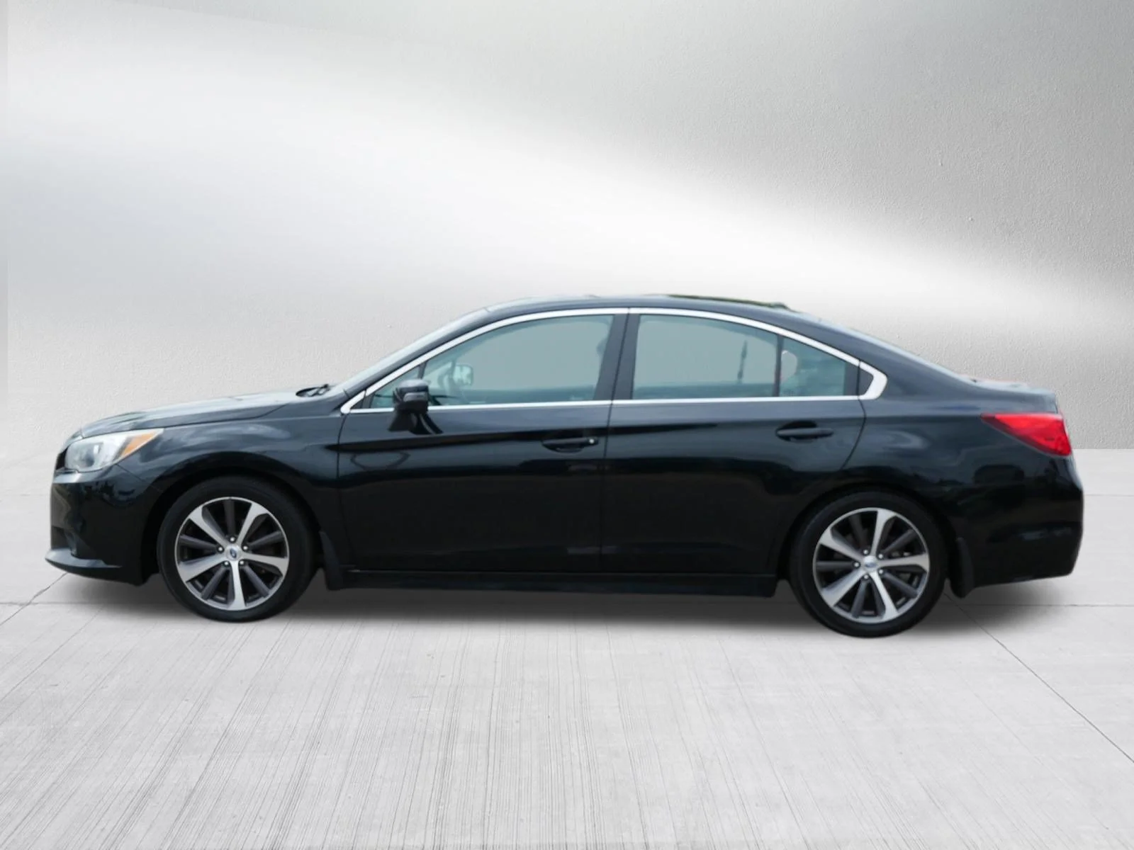 Used 2015 Crystal Black Silica Subaru 2.5i Limited image 4