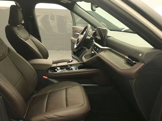 New 2026 Star White Metallic Tri-Coat Ford Platinum™ image 17