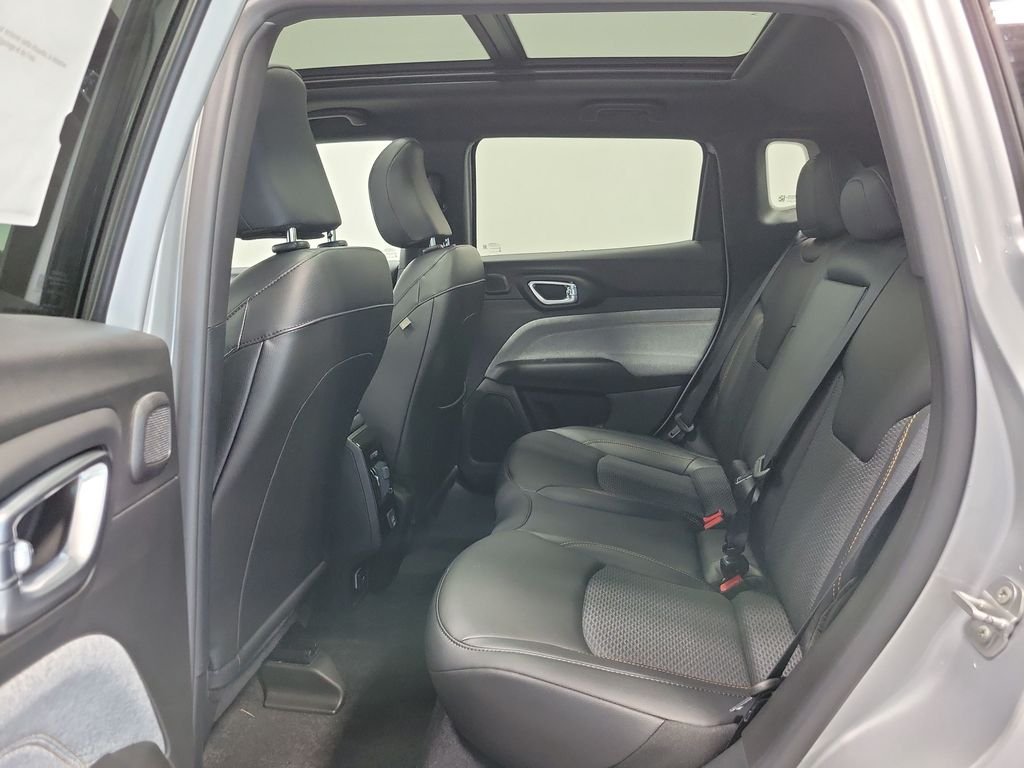New 2026 Silver Zynith Metallic Clearcoat Jeep  image 17