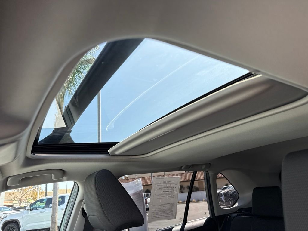 Certified Used 2022  Toyota XLE image 23