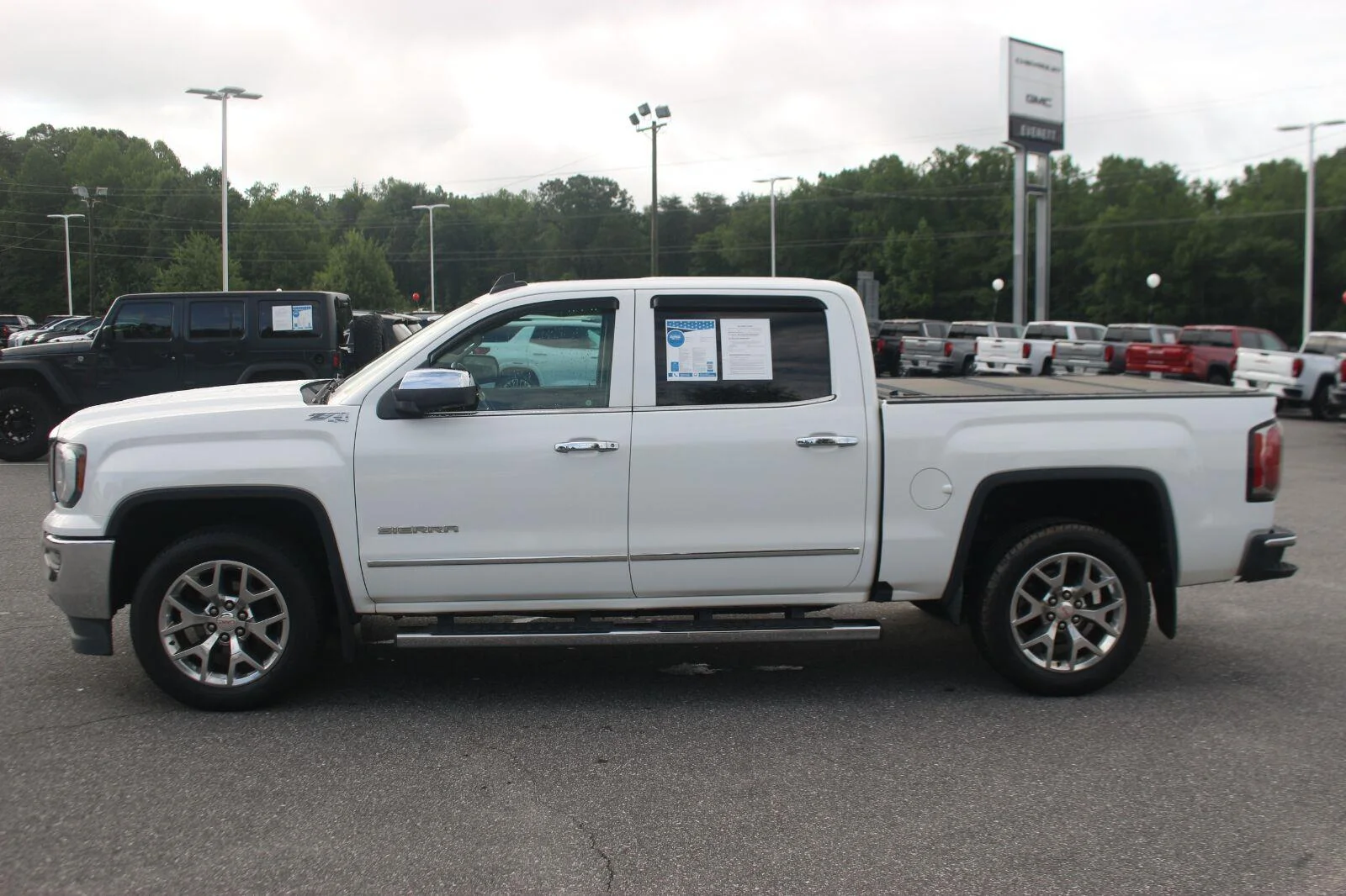 Used 2017 SUMMIT WHITE GMC SLT image 4