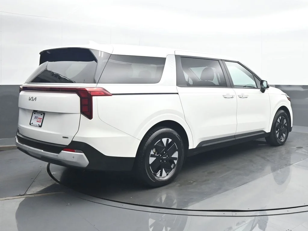 Used 2026 White Kia LXS image 6