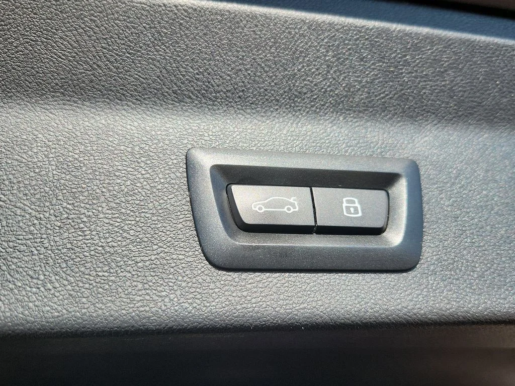 Used 2023 Black BMW xDrive30i image 13