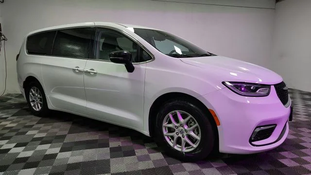 Used 2024 White Chrysler Touring L image 25