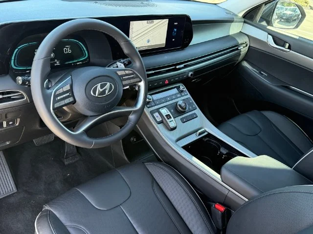 Used 2025 Graphite Hyundai XRT image 11