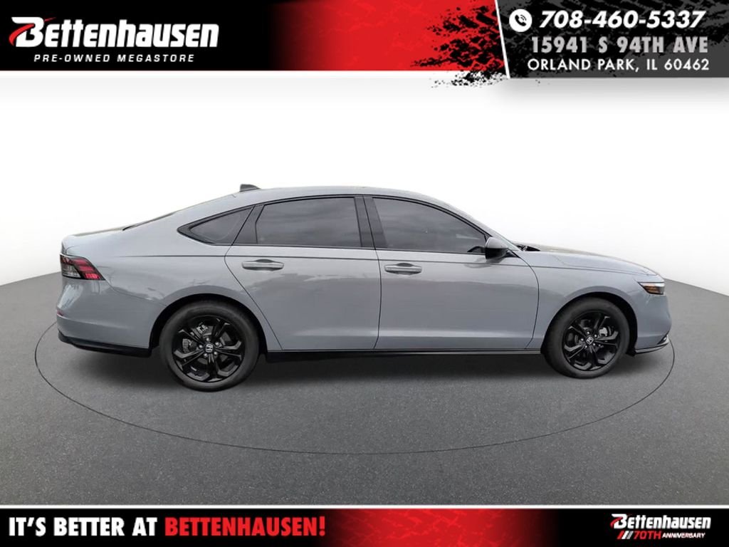 Used 2025 Gray Honda SE image 5