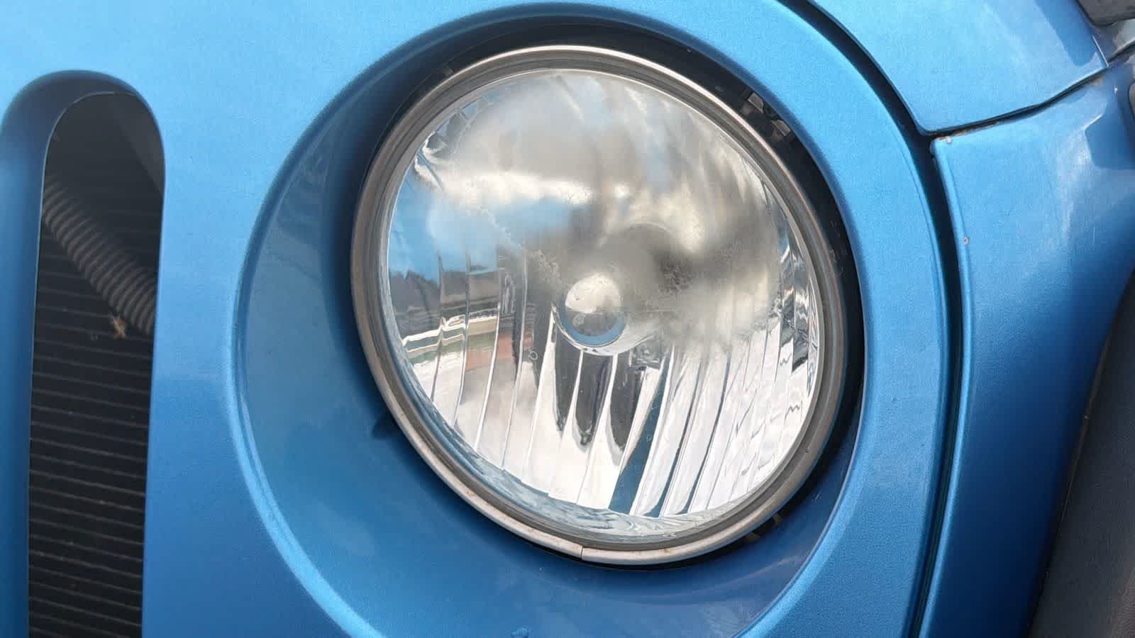 Used 2010 Surf Blue Pearl Jeep Islander image 25