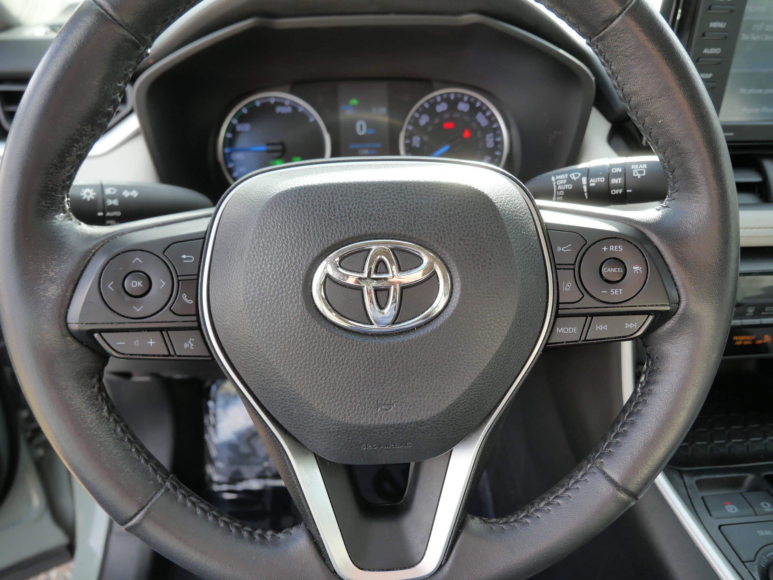 Certified Used 2022 Lunar Rock Toyota Hybrid XLE image 25