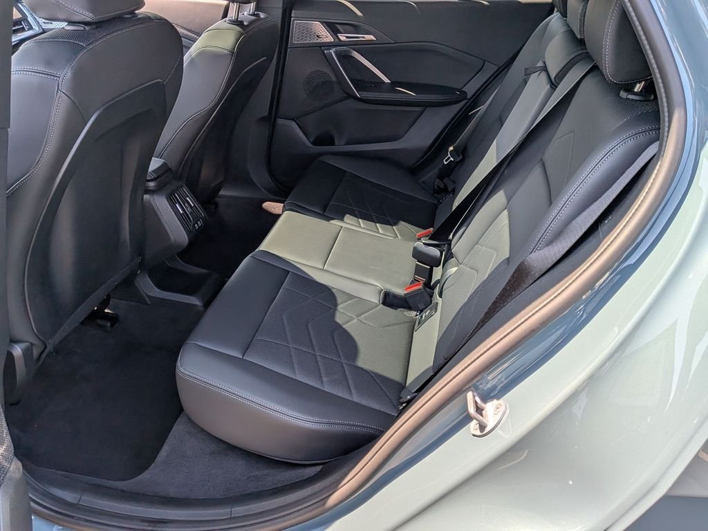 Used 2025 Green BMW xDrive28i image 33