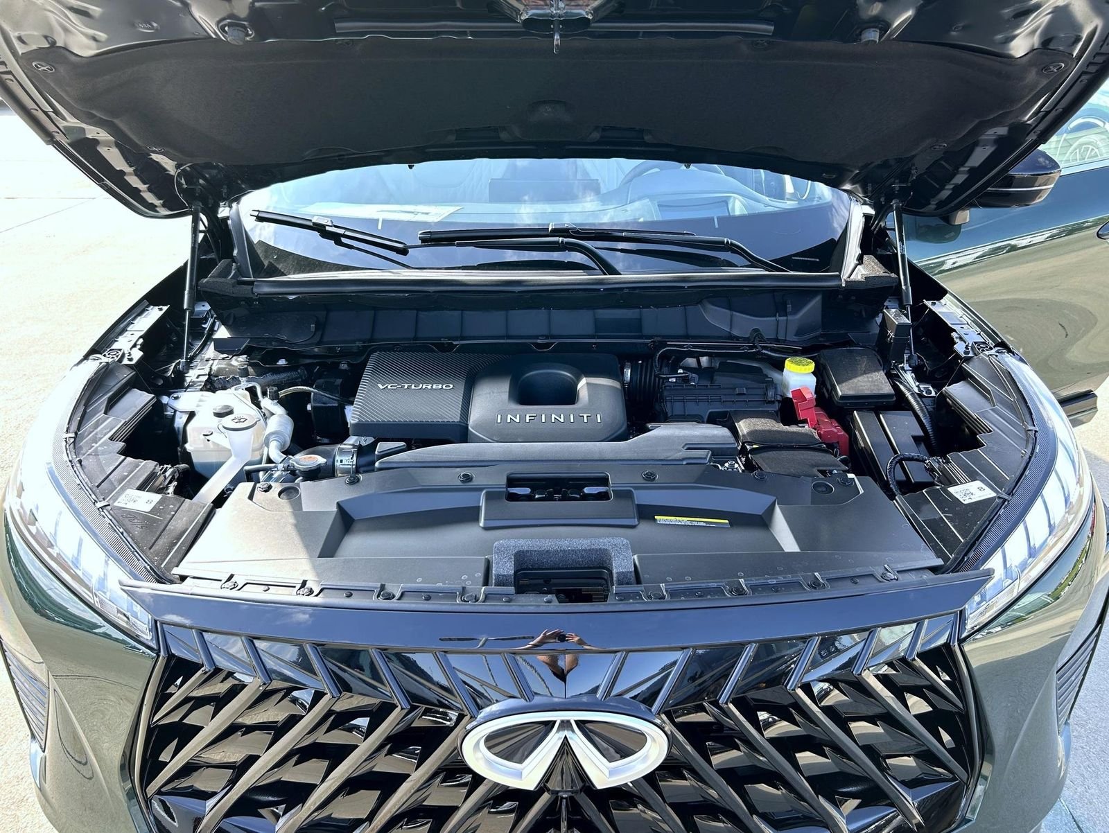 New 2027 2T DEEP EMRD INFINITI Autograph AWD image 24