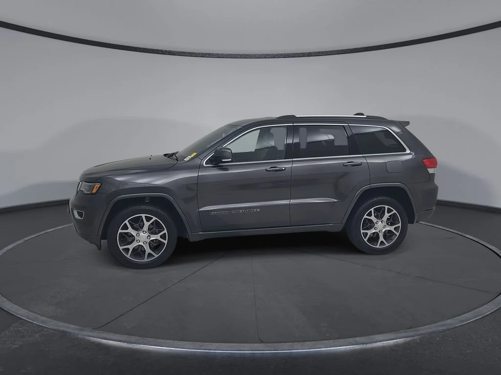 Certified Used 2018 Gray Jeep Limited image 10