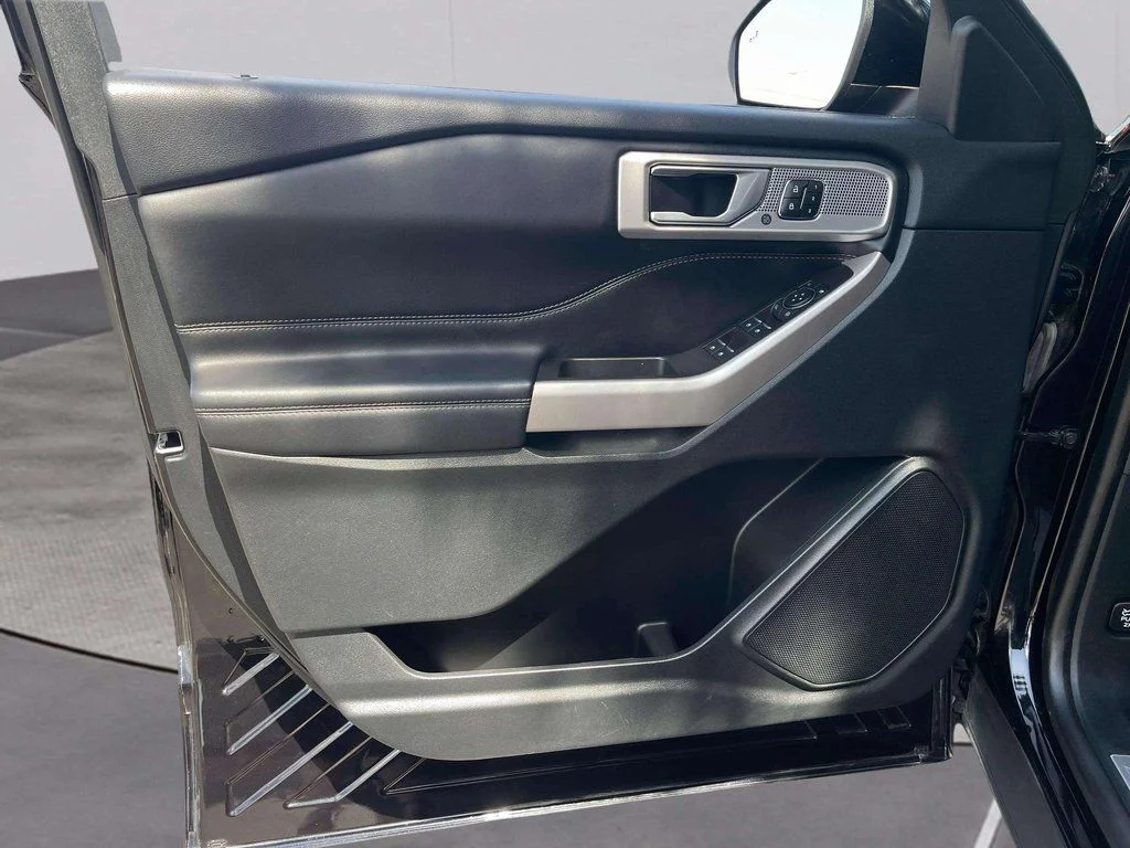 Used 2023 Agate Black Metallic Ford Limited image 20