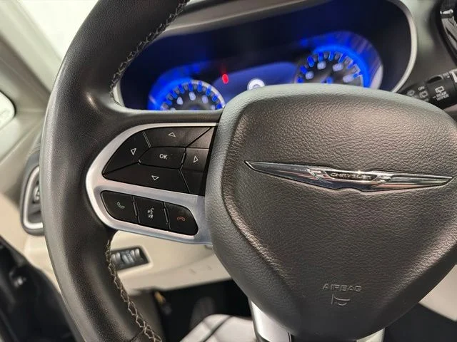 Used 2022 White Chrysler Touring L image 12