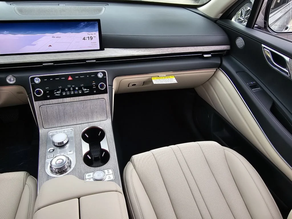 New 2027 Silver Genesis 2.5T Select image 8