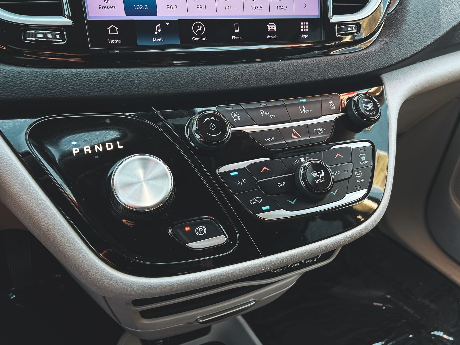 Used 2023 Black Chrysler Touring L image 26