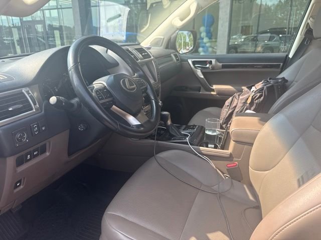 Used 2020  Lexus 460 image 10