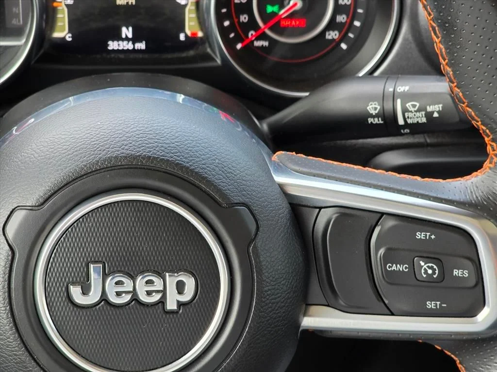 Used 2022 Red Jeep Mojave image 16