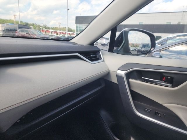 Used 2024 Silver Toyota XLE Premium image 15
