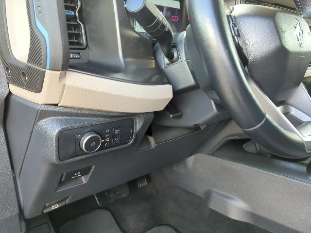 Used 2022 Red Ford Wildtrak image 15