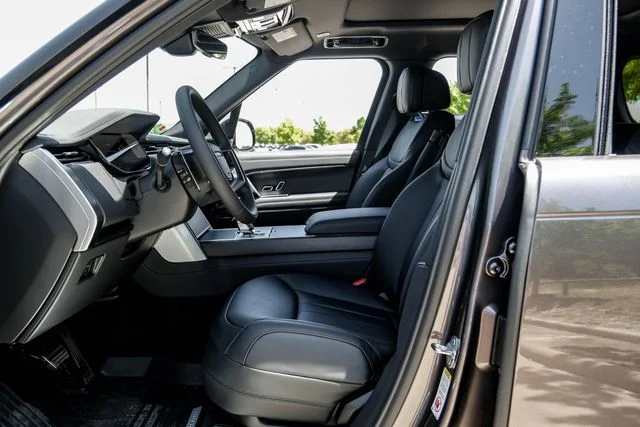 New 2026  Land Rover SE image 4