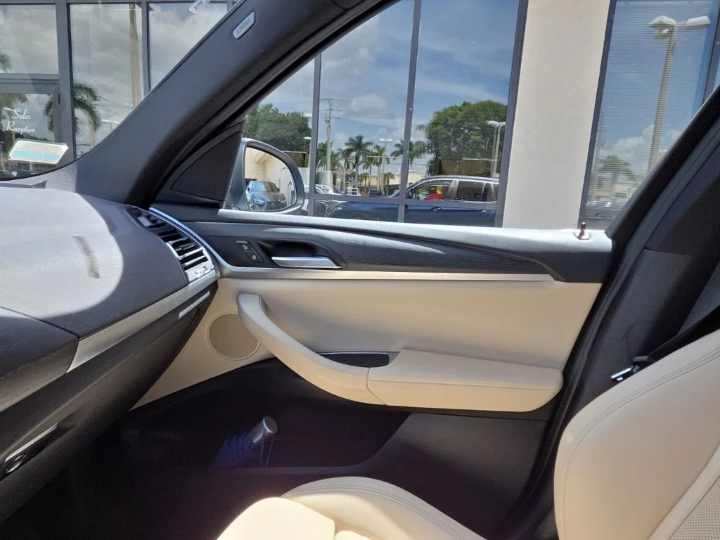 Used 2024 Blue BMW xDrive30i image 23