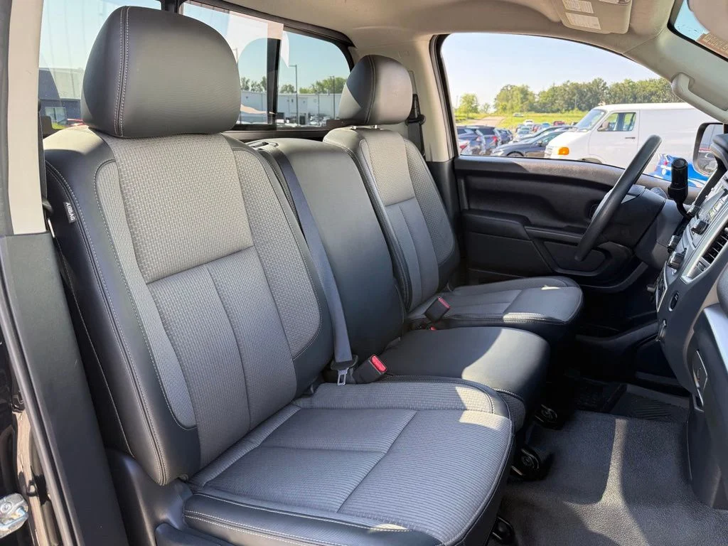 Used 2018 Black Nissan S image 26