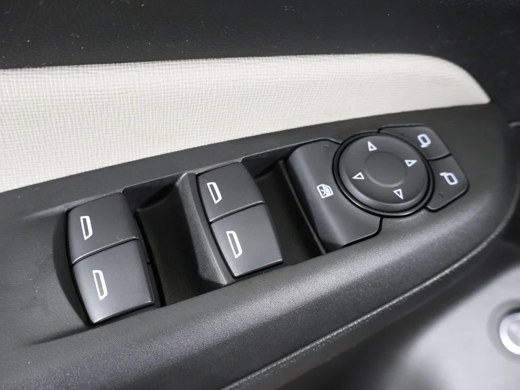 Used 2024 Black Buick Avenir image 38