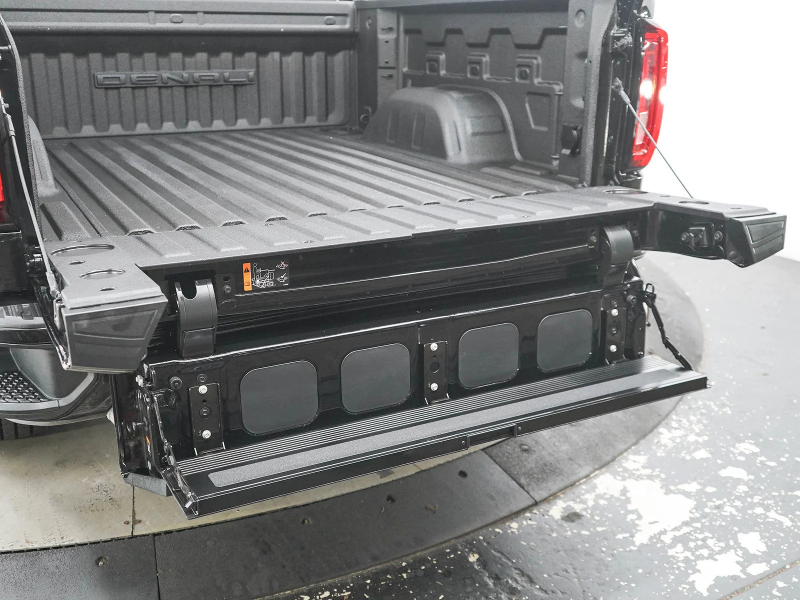 Used 2023 ONYX BLACK GMC Denali image 17