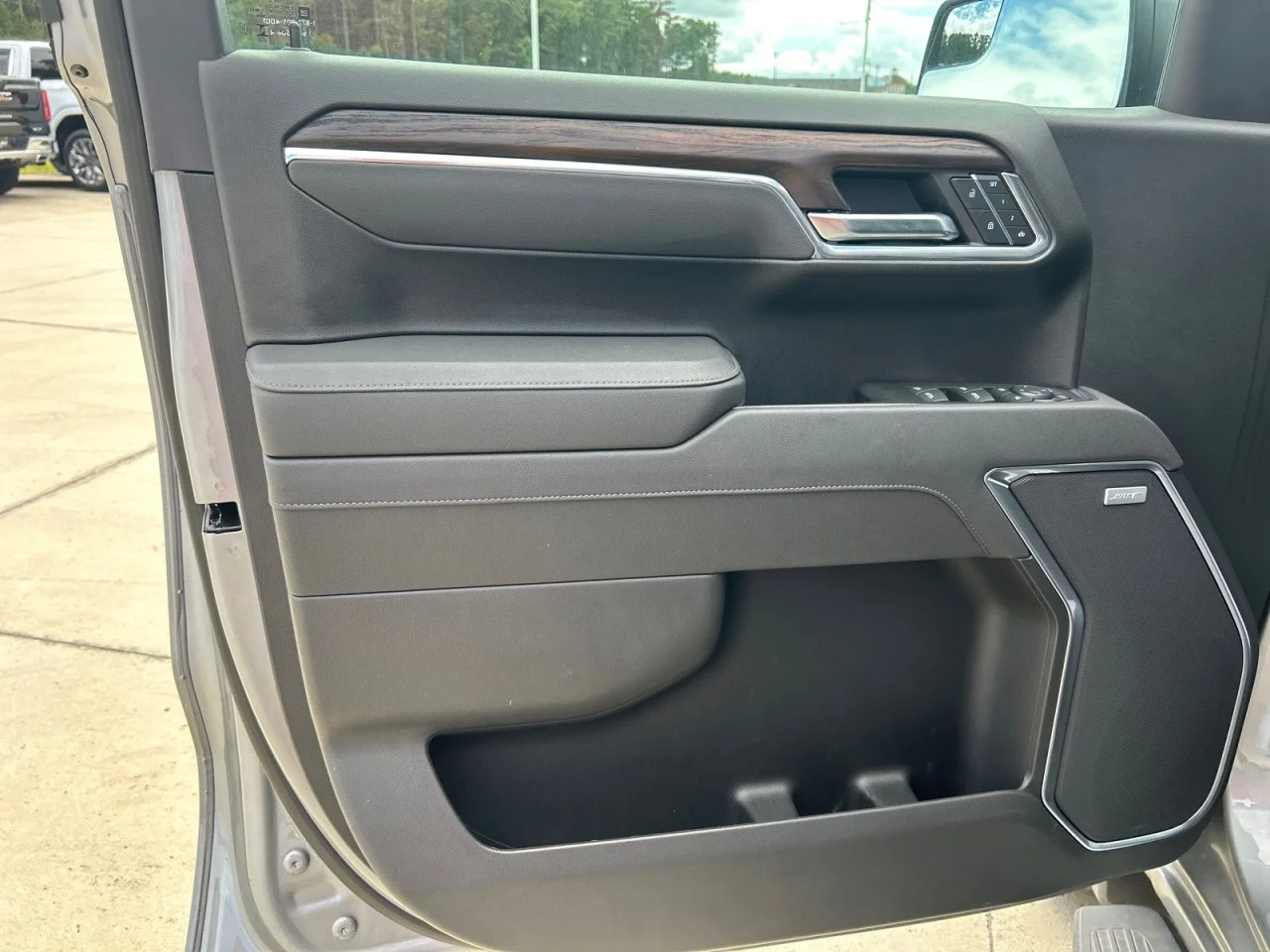 Used 2025 Sterling Metallic GMC SLT image 10