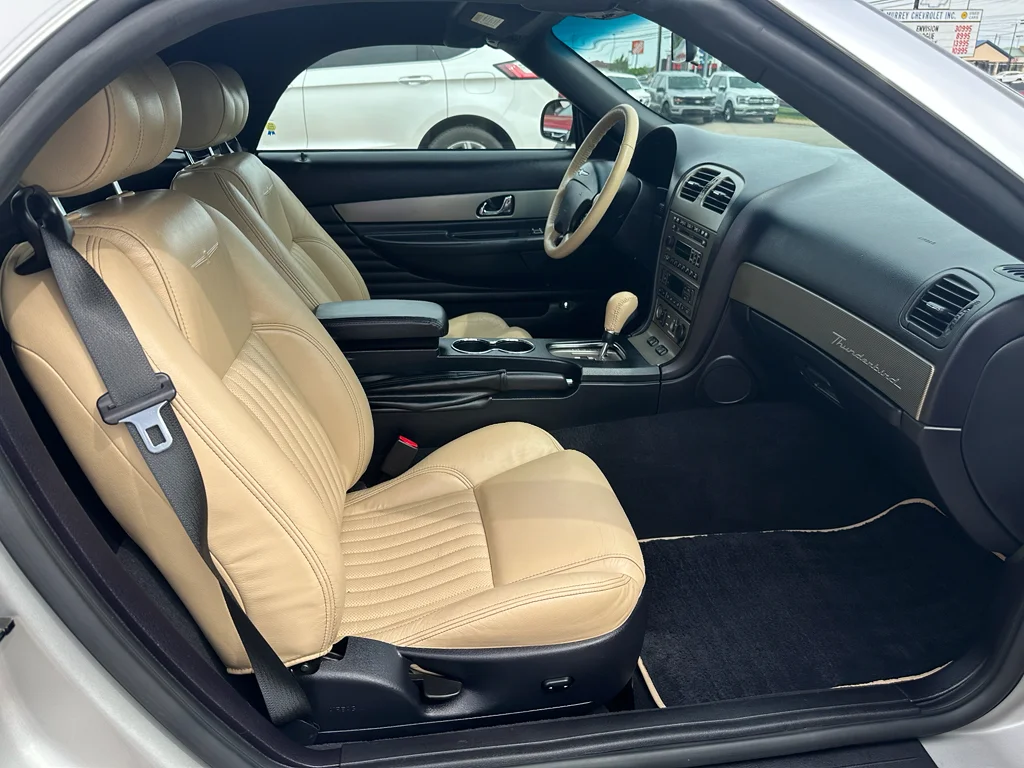 Used 2004 Silver Top Ford Deluxe image 16