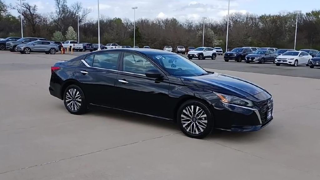 Used 2024 Nissan Altima SV with VIN 1N4BL4DV1RN379433 for sale in Hugo, OK