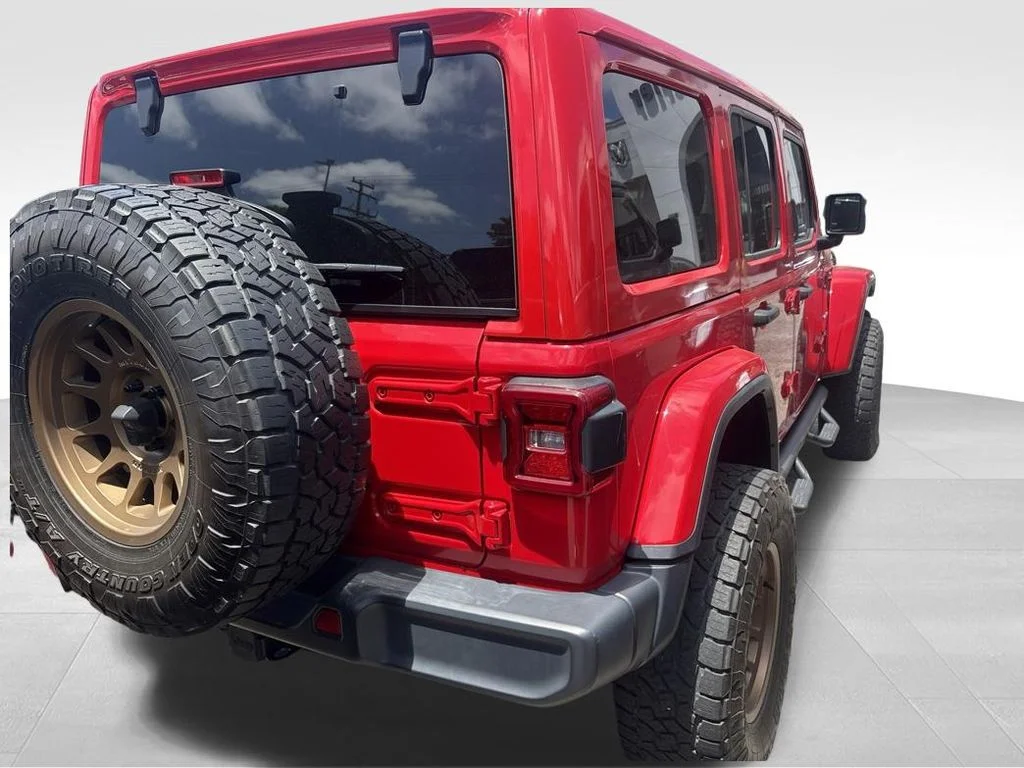 Used 2018 Red Jeep Unlimited Sahara image 11