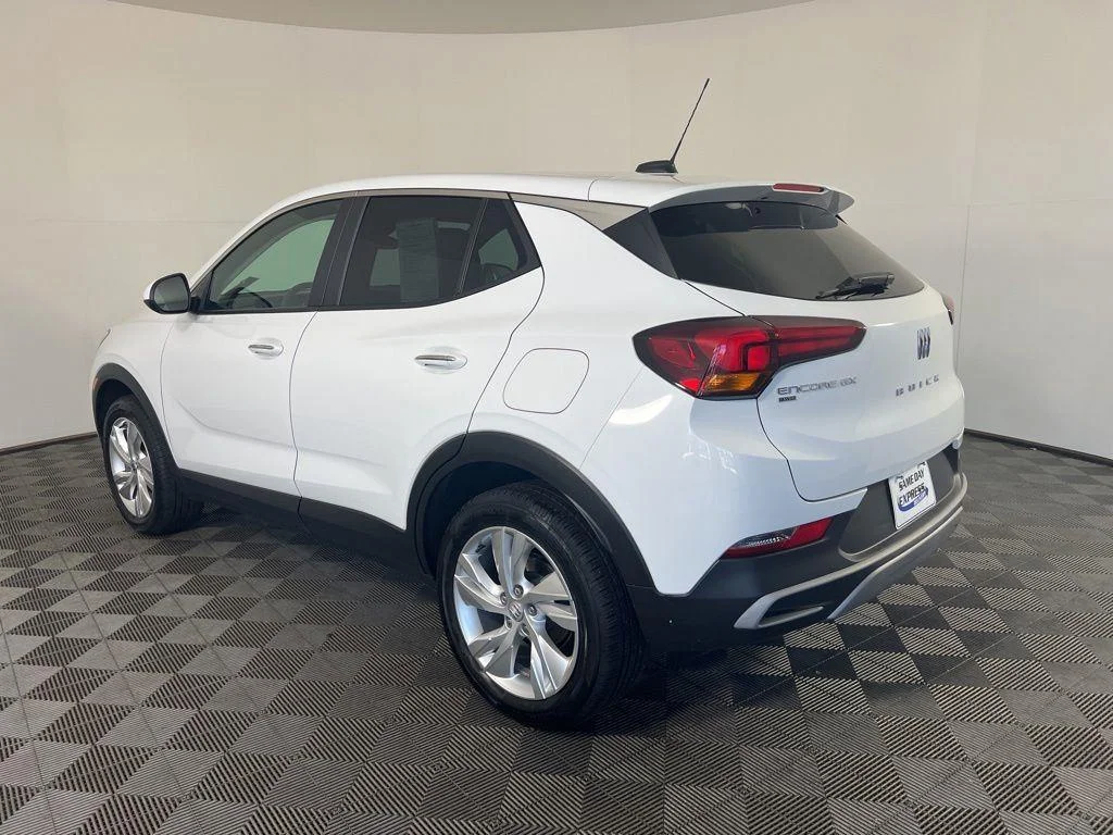 Used 2024 Summit White Buick Preferred image 24