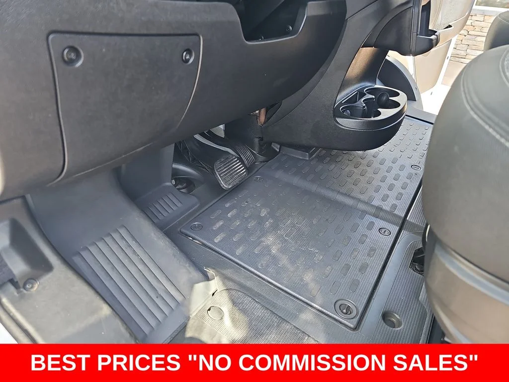 Used 2025 White Ram Base image 13