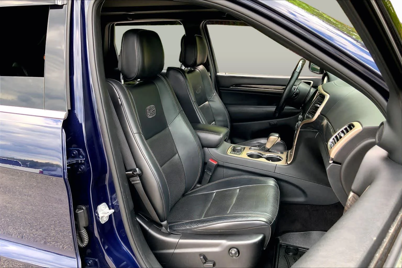 Used 2017 True Blue Pearlcoat Jeep Overland image 8