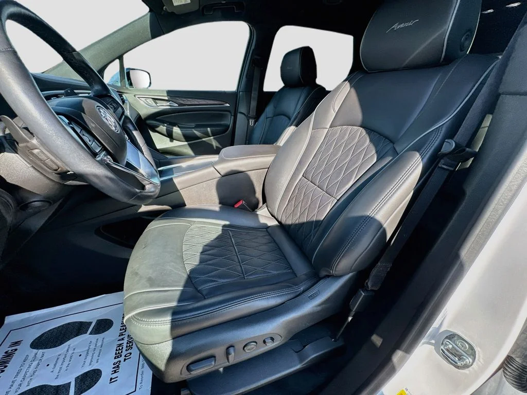 Used 2022 White Buick Avenir image 25