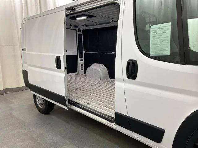 Used 2025 White Ram Base image 20