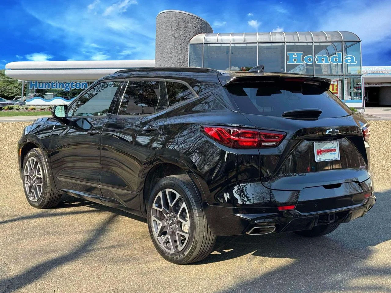 Used 2023 Black Chevrolet AWD RS image 5