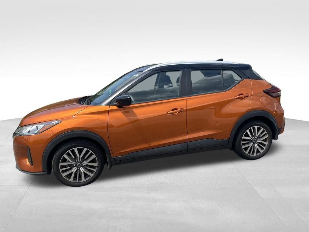 Used 2023 Orange Nissan SV image 3