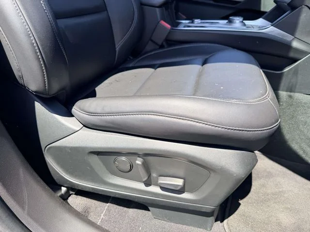 Used 2023 Black Ford XLT image 9