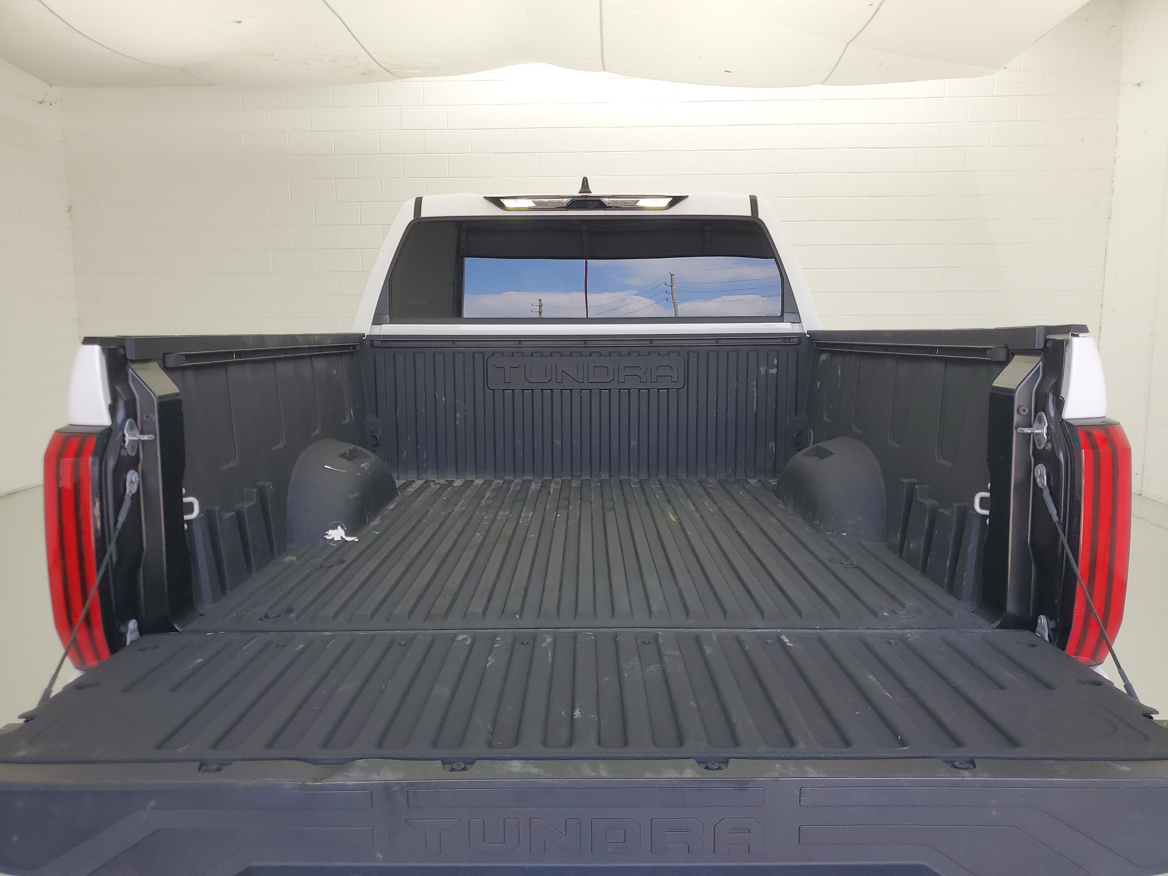 Used 2025 Ice Cap Toyota SR5 image 11