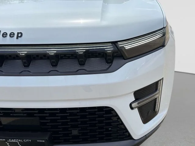 New 2026 Bright White Clear-Coat Exterior Paint Jeep Limited Altitude image 10