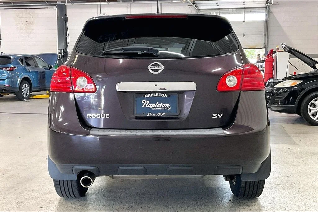 Used 2011 Black Nissan SV image 3
